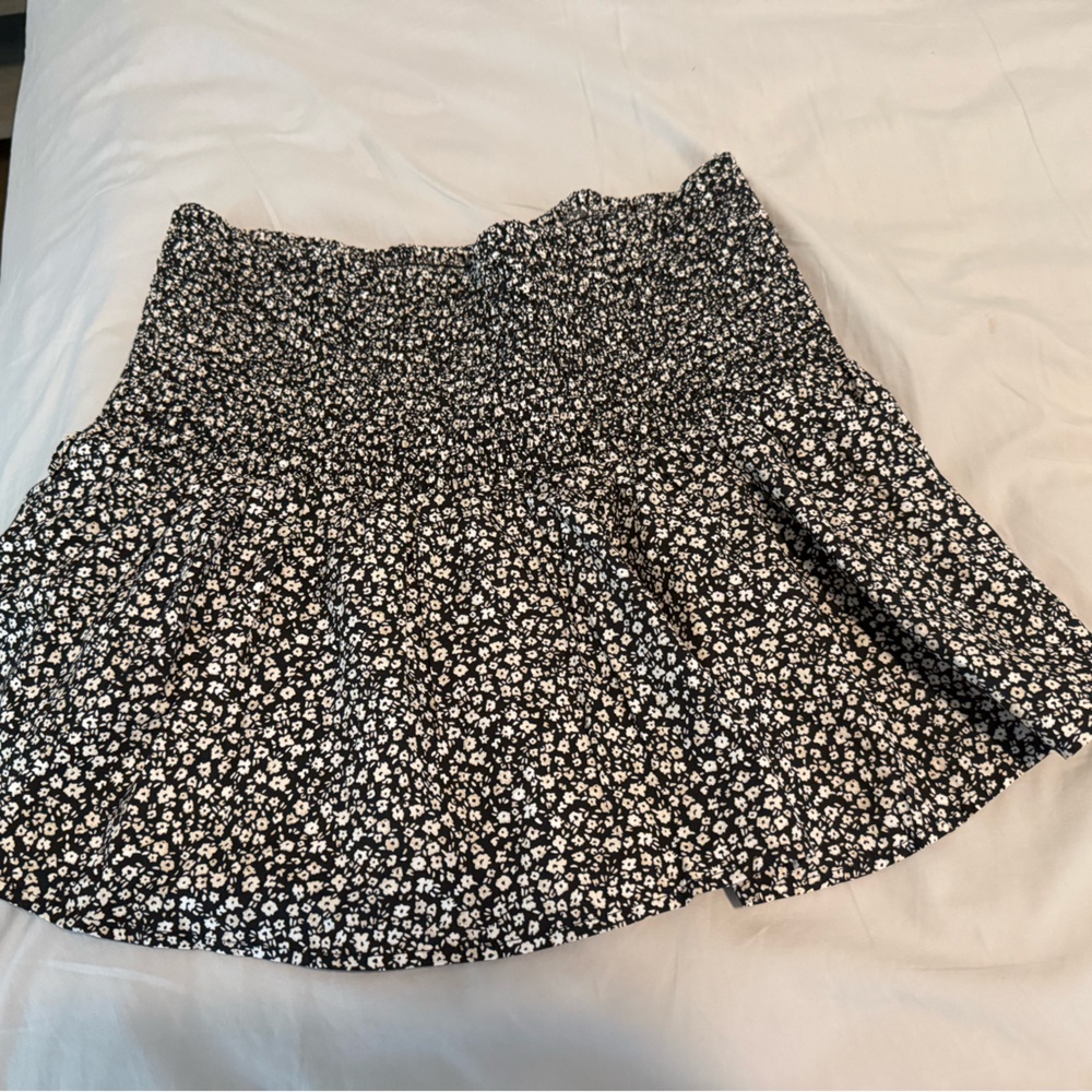 H&M black floral mini skirt